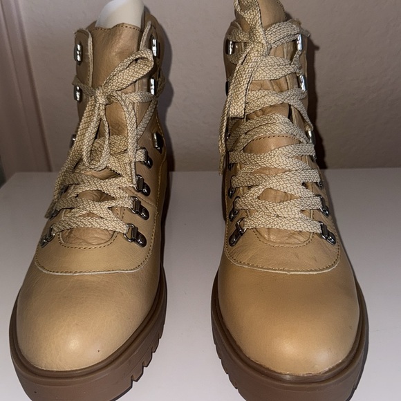 NWT, JCrew gorgeous Nordic leather hiking boot in camel. Size women’s 11. - Picture 4 of 11